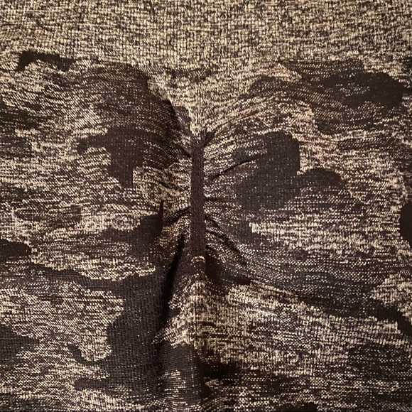 SOLD! GYMSHARK - Black Camo Seamless - XS - Picture 4 of 7